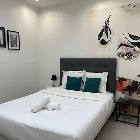 Spacious Newly Renovated For Two Paris